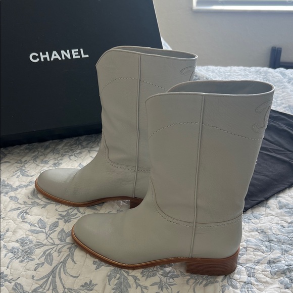 CHANEL Light Grey 2013 Interlocking CC Logo Moto Boots - Picture 3 of 13